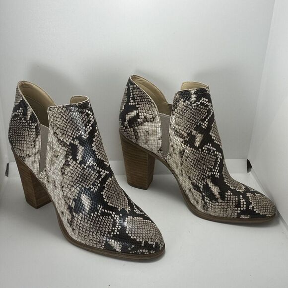 Vince Camuto Famhida Ankle Boots Bootie Womens Sz 10M/42 Faux Snakeskin Leather - Picture 4 of 12